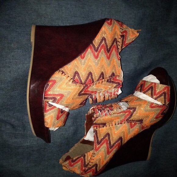 Mona Mia " EVERYTHING AZTEC " Multi Color Wedge (BRAND NEW !!!!!!!!!!!! - Picture 4 of 5